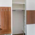 Navíc nabízíme šatní systém MULTI, který skvěle vyplní atypické prostory.