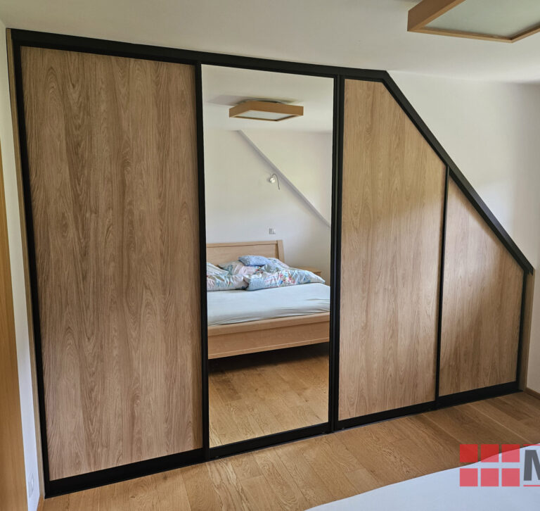 Levné vestavěné skříně na míru: Chytrá volba, která šetří rozpočet a zachovává styl.