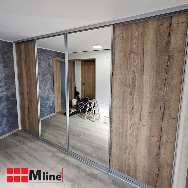 Vestavěná skříň se zrcadlem od Mline