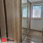 Vestavěná skříň se zrcadlem