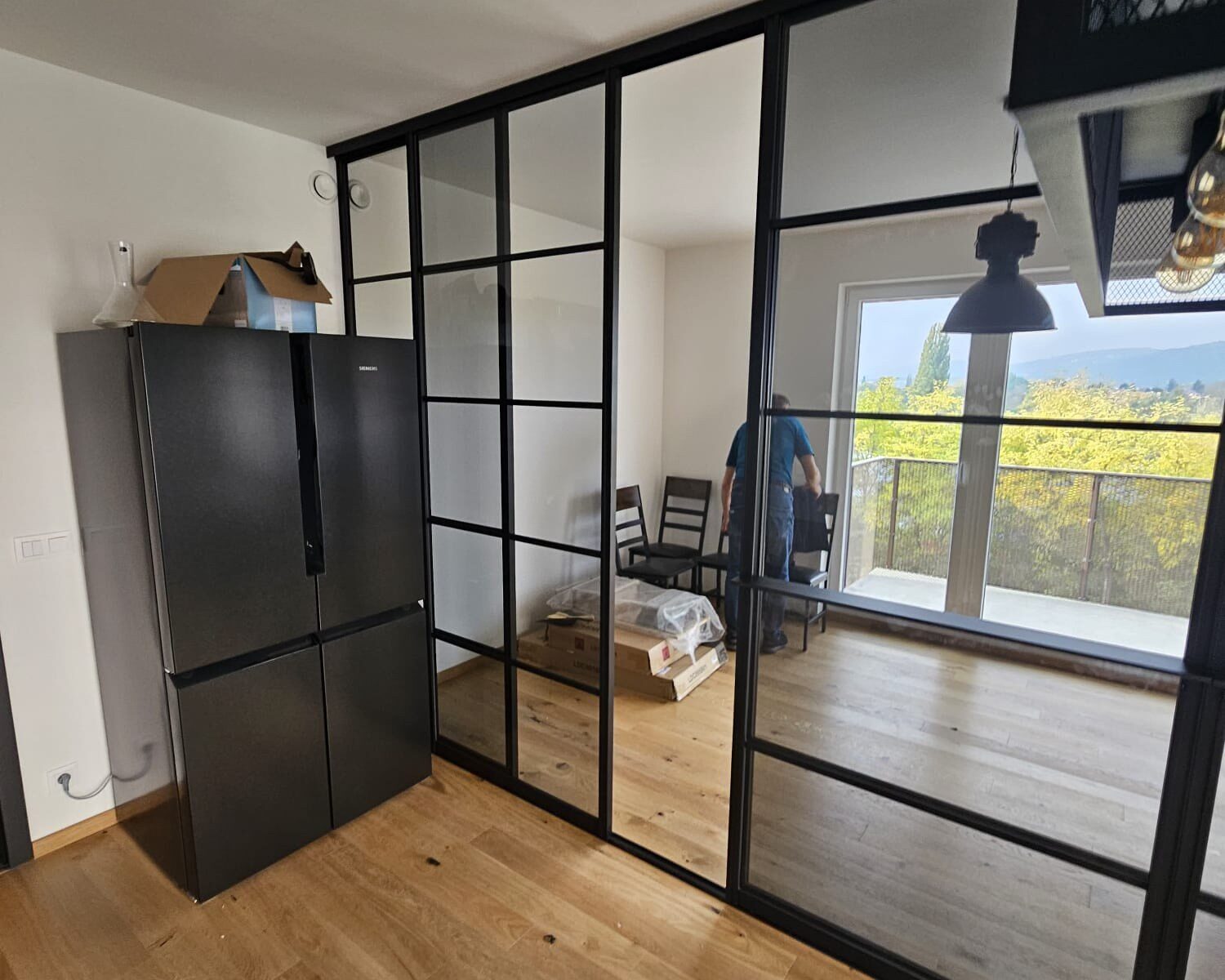 posuvná dělící stěna sklo