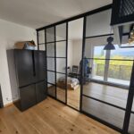 posuvná dělící stěna sklo