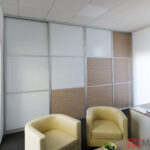 Vestavěná skříň s posuvnými dveřmi do kanceláře