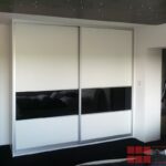 Moderní vestavěná skříň na míru