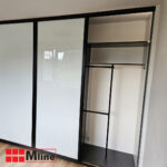 Šatní skříň s posuvnými dveřmi na míru