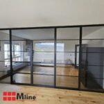 moderní prosklené posuvné dveře k předělení místností